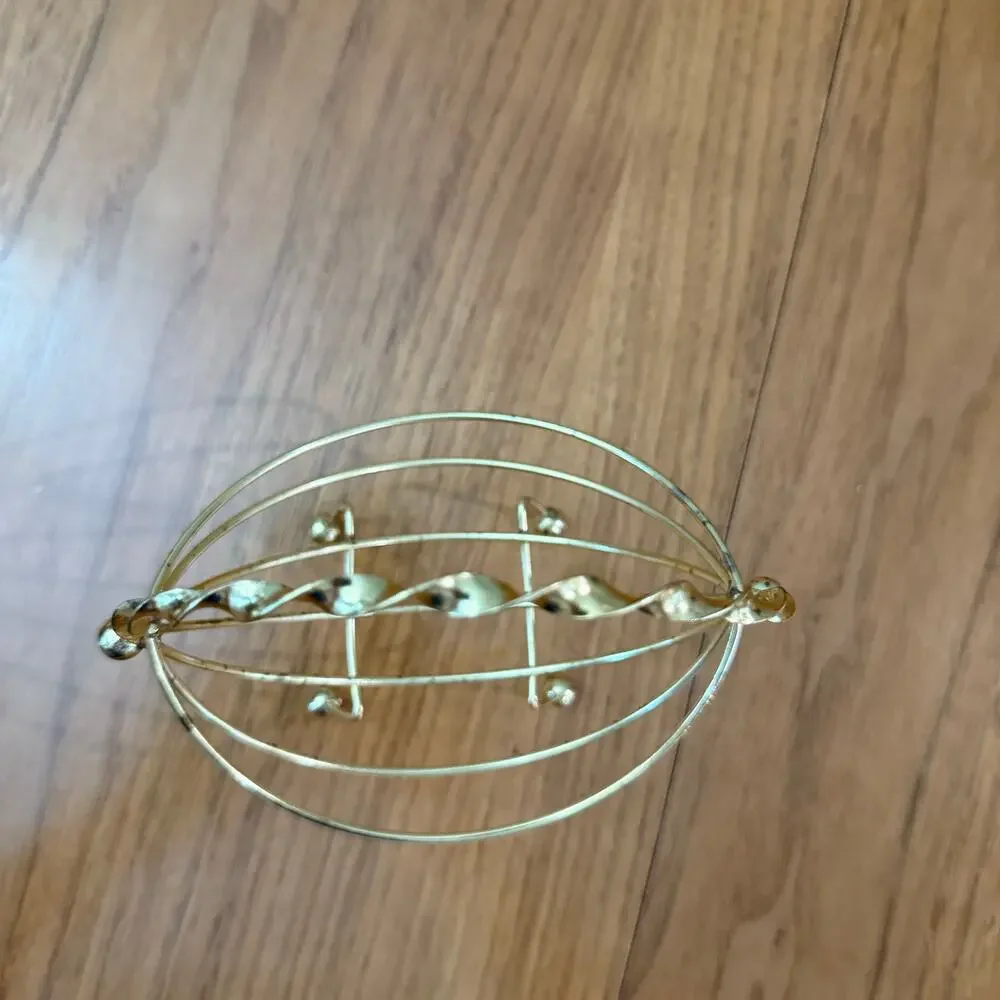 Brass Footed Wire Basket Twist Handle 5.5” x 6.5”